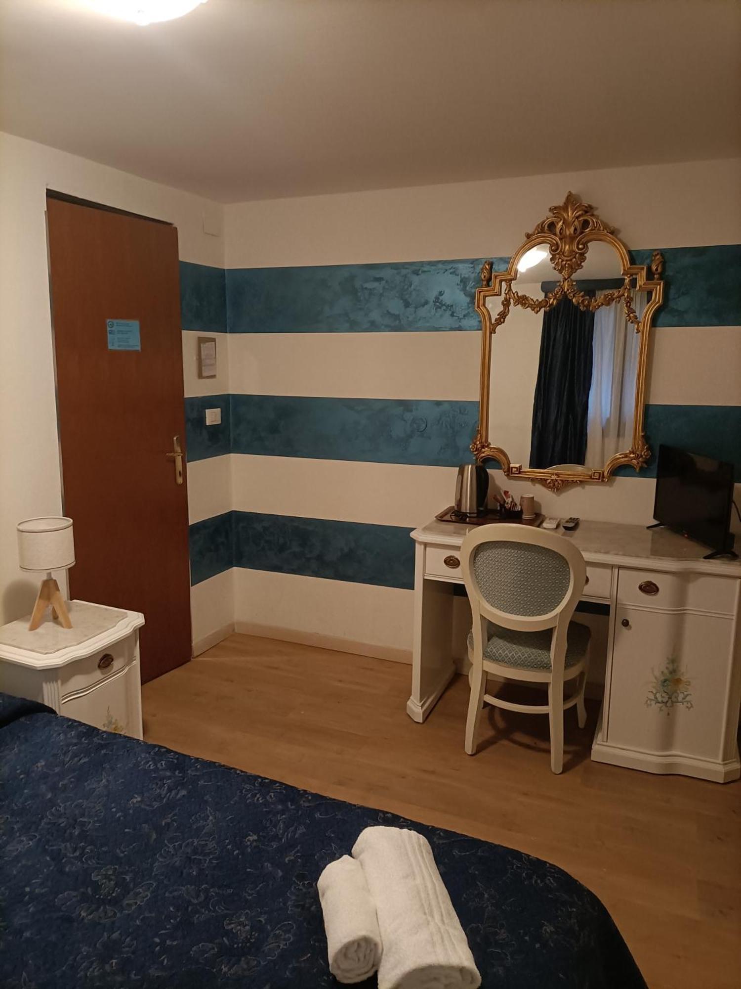 Palazzo Lion Morosini - Check In Presso Locanda Ai Santi Apostoli البندقية المظهر الخارجي الصورة