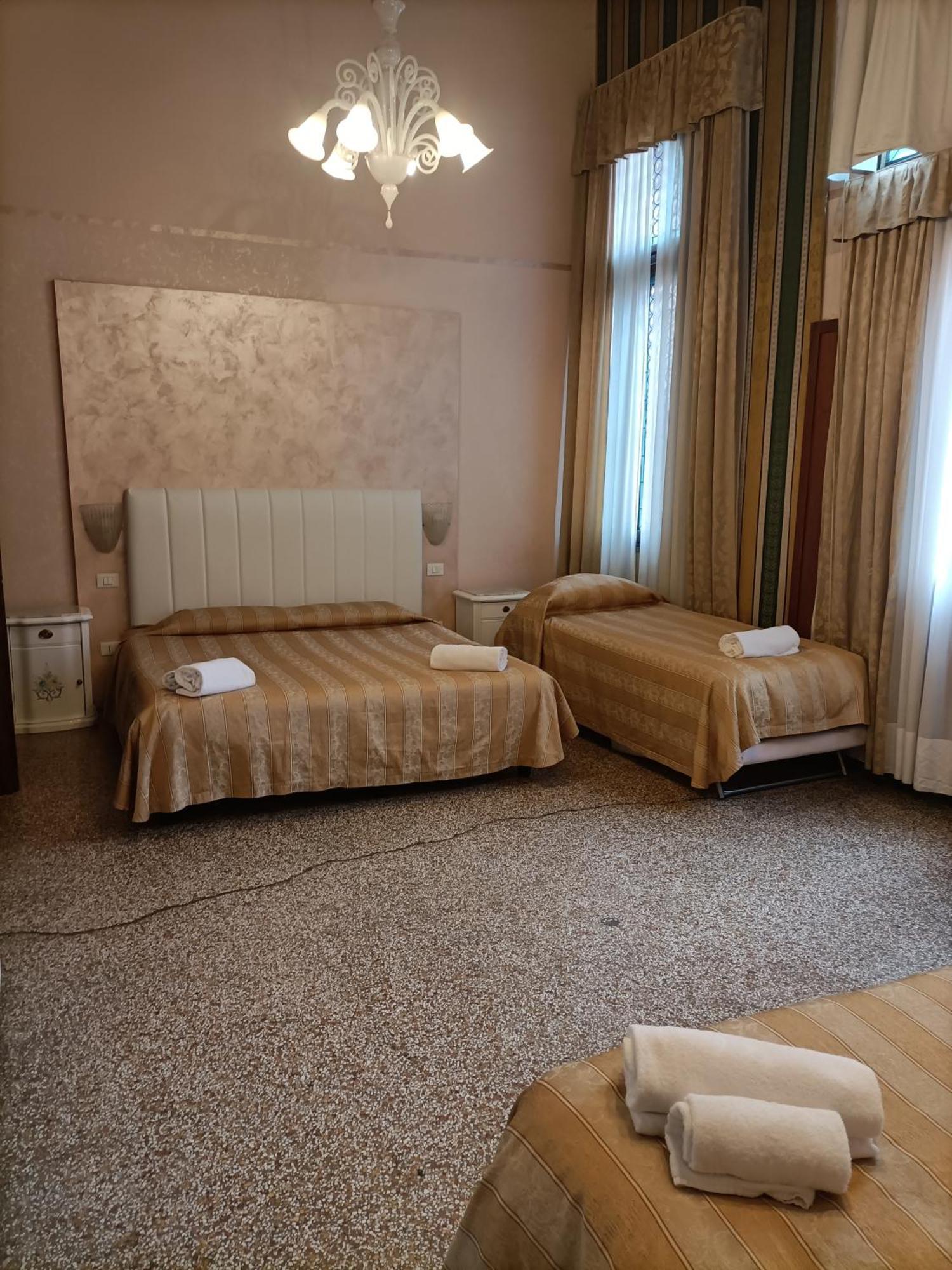 Palazzo Lion Morosini - Check In Presso Locanda Ai Santi Apostoli البندقية المظهر الخارجي الصورة